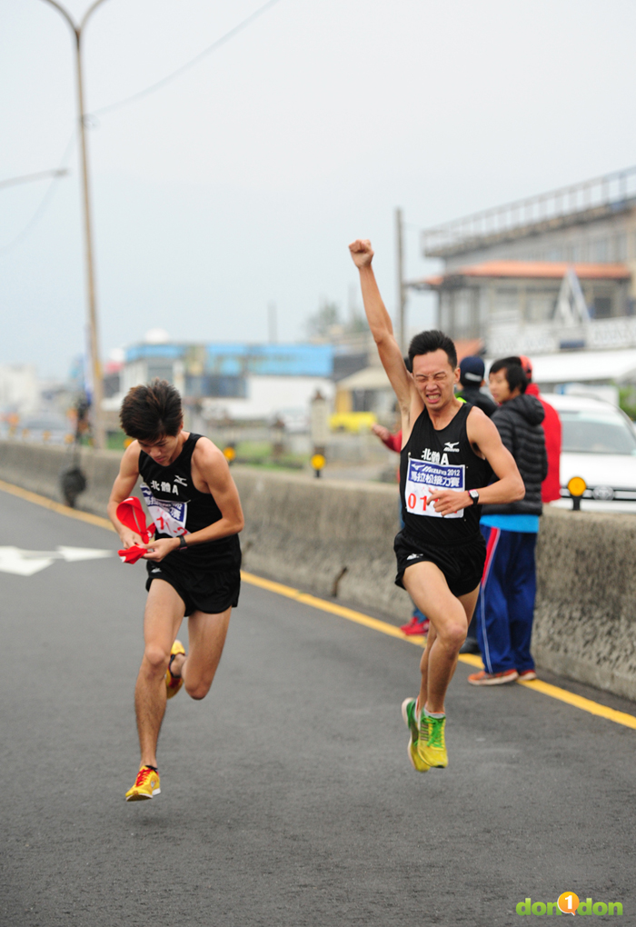 我在北體跑步的日子第三章-迎向陽明山下的落山風、閃過在跑道上散步的民眾,歡迎來到競技運動員的天堂。