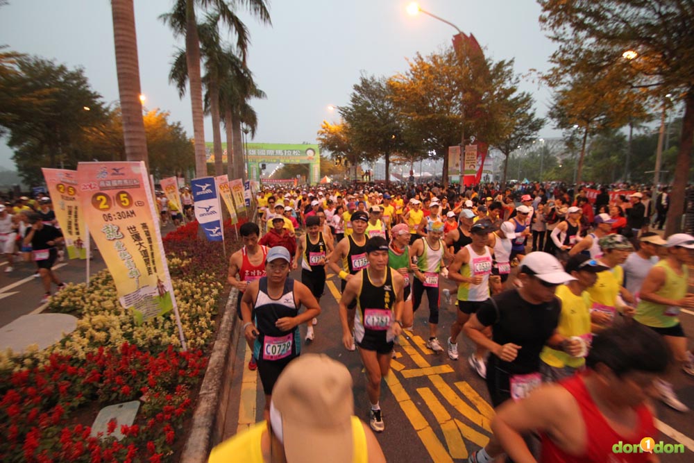 高雄國際馬拉松 ─ 港都地標一覽無遺!