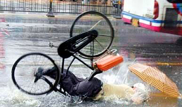 我只是懶得穿雨衣…