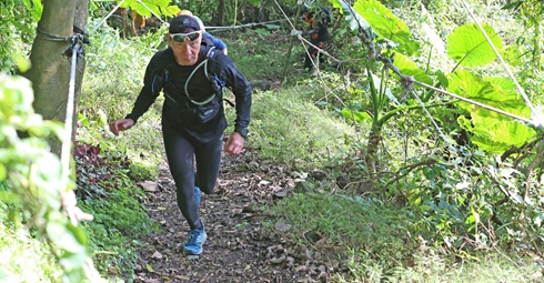探索野蠻越野 排除惡地搜救困境──跑搜教練團