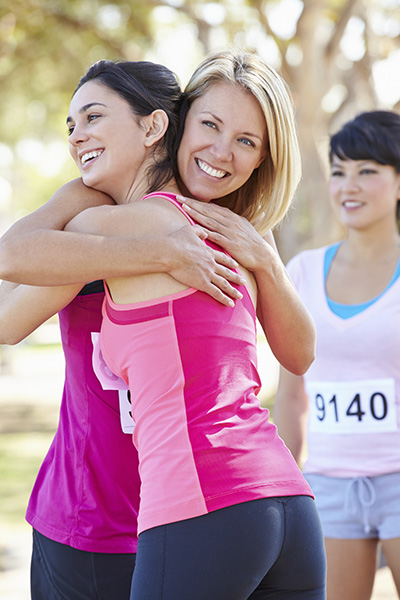 Female Runners Congratulating One Another After Race.圖片來源:Running Magazine
