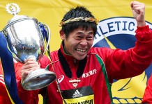 波馬優勝的川內優輝背後