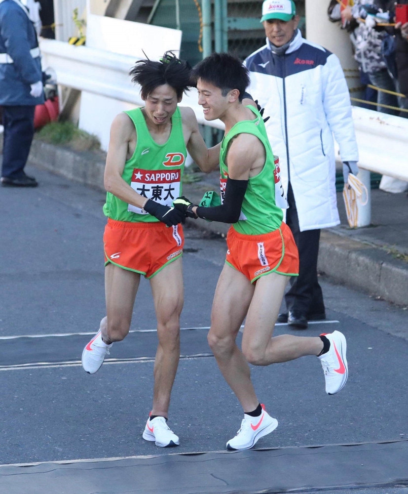 新井康平仍堅持跑完一區,並跑出1小時11分的成績