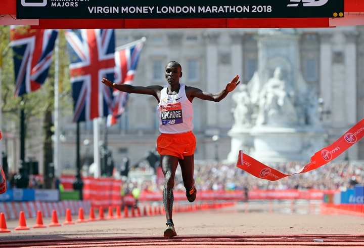 Eliud Kipchoge在2018倫敦馬拉松奪下冠軍,隨後又在柏林馬奪魁。