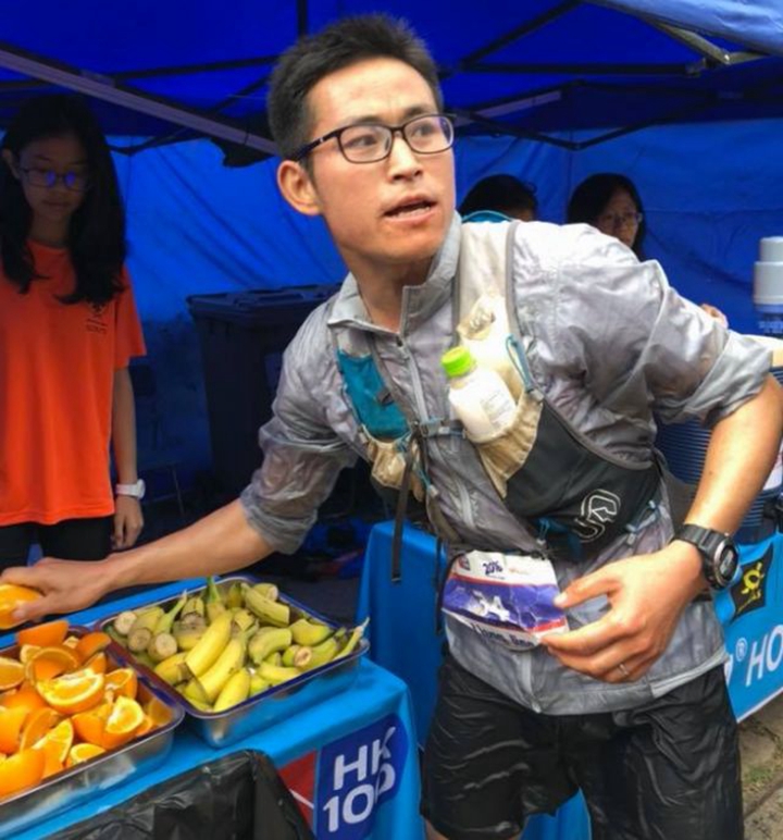 中國好手梁晶雖第一位衝線,但因賽後被檢舉搶水事件,最後被取消資格。