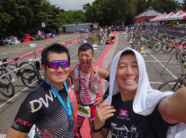 2018 便已一起挑戰XTERRA越野三項的三人,相約今年再戰3月賽事。(左起林定威、姜柏里、吳志聖)