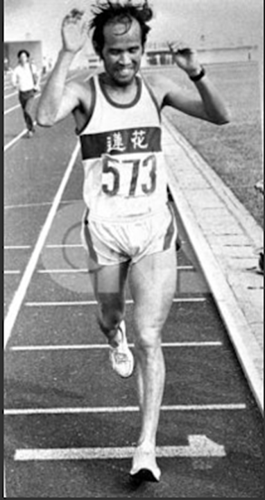 陳長明摘下1985台灣區運會馬拉松桂冠 (圖片來源:中央通訊社)