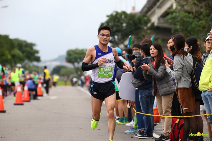 陳哲聖 02:42:32拿下國內總三。