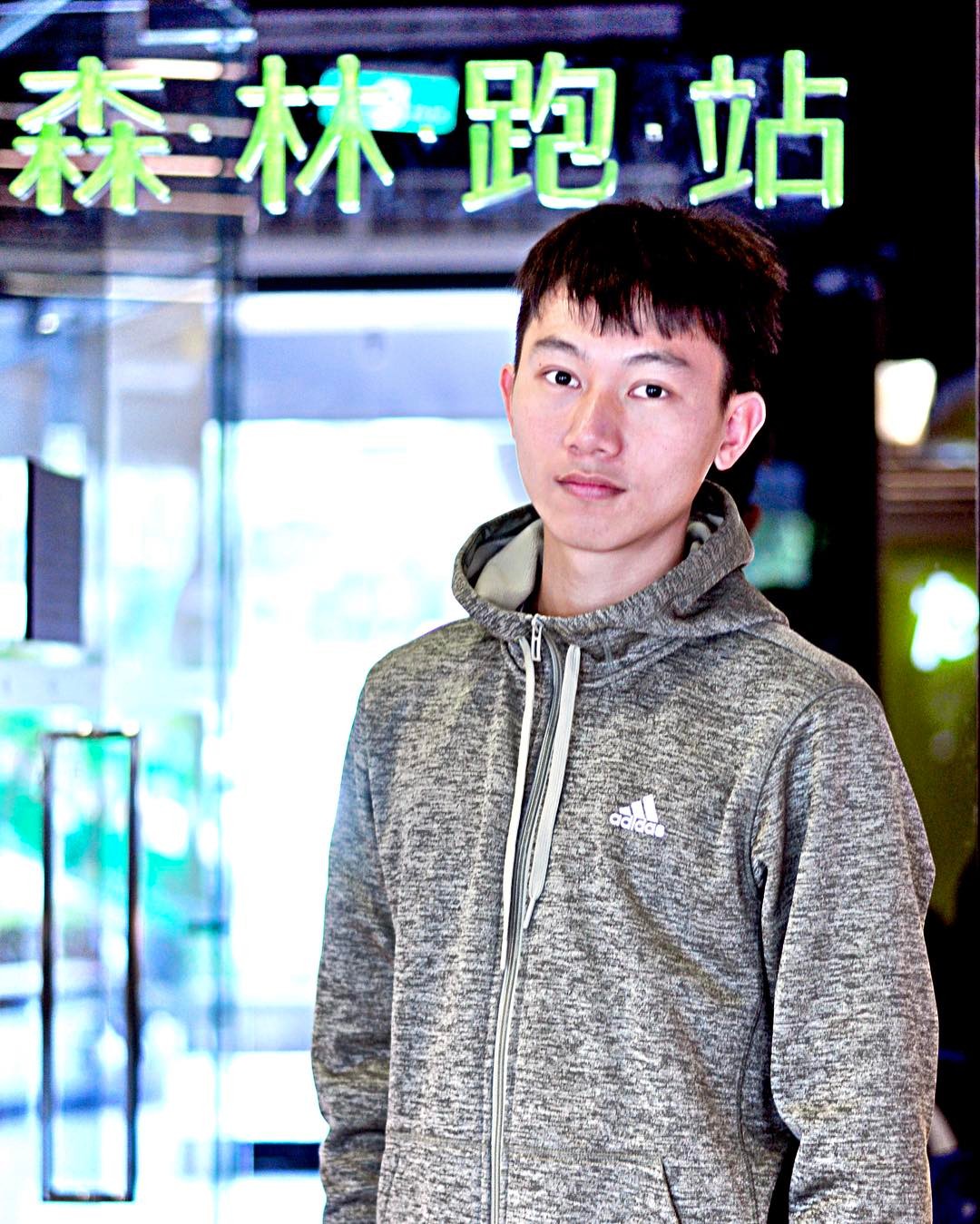 曾經是全大運三千公尺障礙金牌,在馬拉松算是新秀的選手曾廷瑋