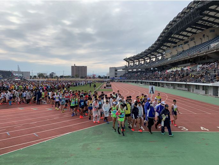 (圖:各區選手陸續被帶往起點)