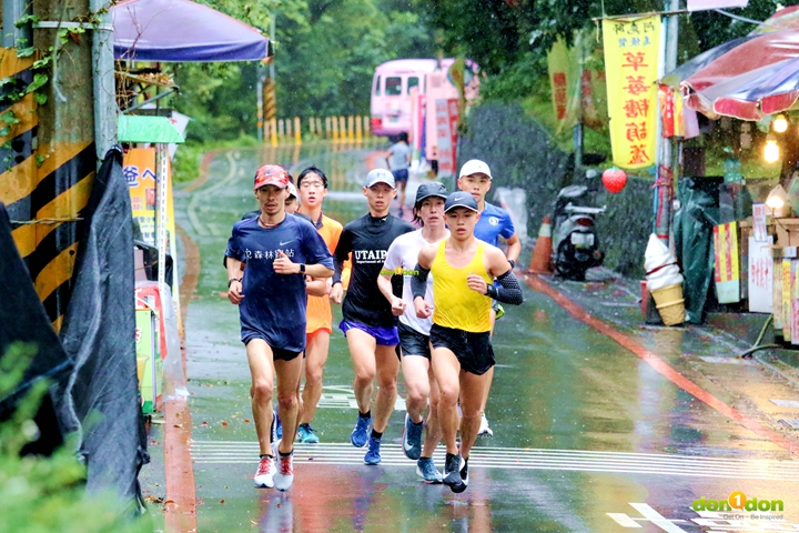 早上七點多,國手之道上跑者比公車來往更為頻繁