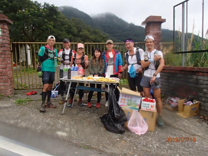 茶茶山徑越野賽補給站,鄭峰拍攝提供