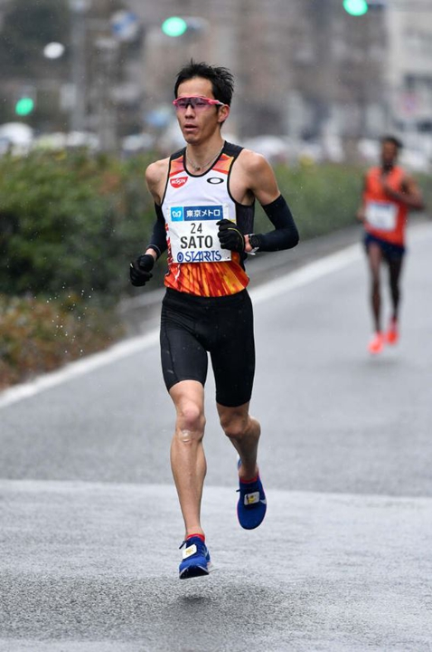佐藤悠基領先了至少35KM之後,開始掉速。圖片來源:JAAF日本陸連