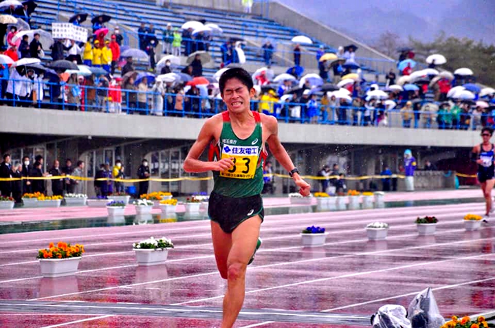 川內優輝在琵琶湖馬拉松跑出2小時9分21秒,