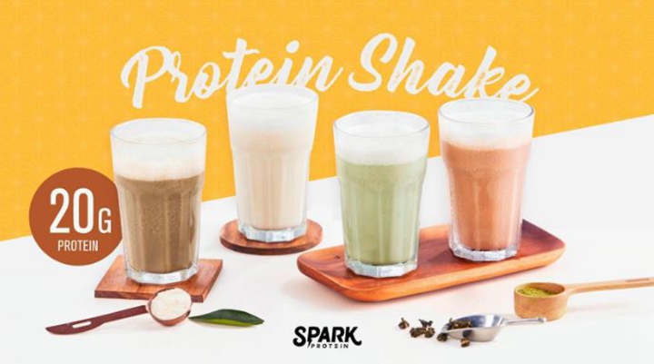 Spark Shake高蛋白手搖飲共研發出蜜香紅茶拿鐵、焙茶拿鐵、玄米煎茶拿鐵、香濃椰奶4種口味。(圖片來源:Spark Protein 高蛋白零食)