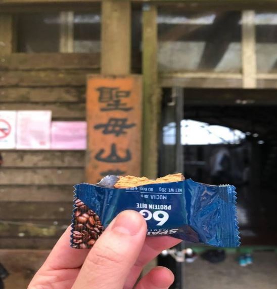 僅20g的Spark Bite讓運動營養補充更方便有效率。(圖片來源:Spark Protein 高蛋白零食Facebook)