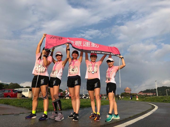 全女性賽事唯一且首創的10K與半馬組團體賽制吸引許多女性號招姊妹淘一同出賽(圖片來源:IG @___iiivy___)
