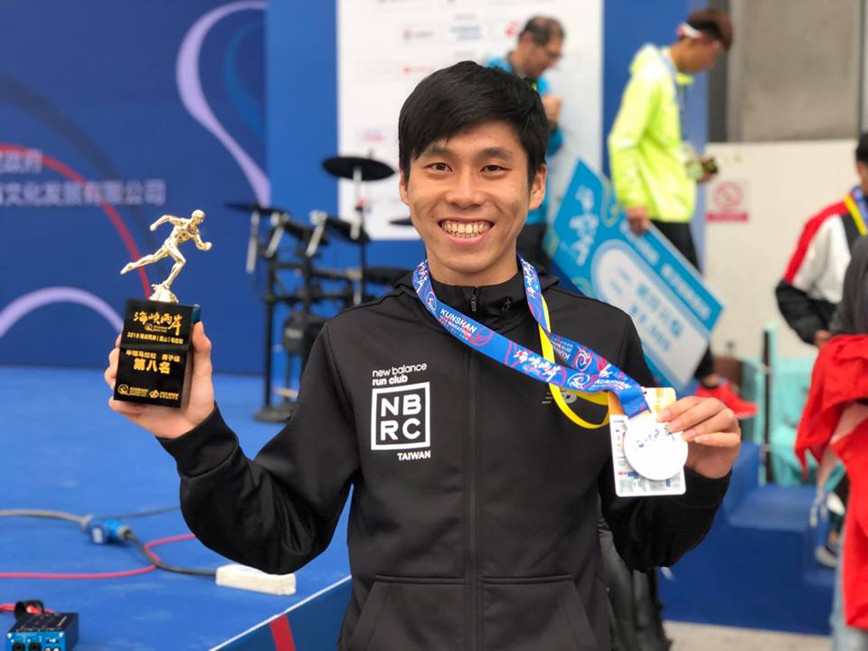 國內長跑好手罐頭陳秉豐奪下總排第八名成績,現職為選手兼教練的他,對這次傷癒復出的表現堪稱滿意