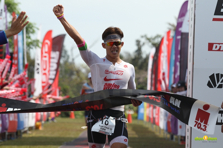 張團畯以總成績03:58:55取得職業男子組第6名,寫下國內IRONMAN 70.3距離新紀錄。