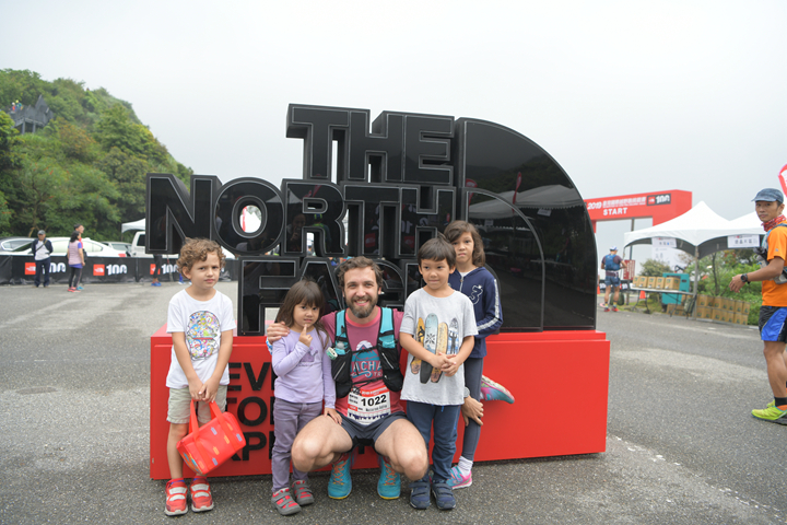 2019 TNF100 台灣國際越野跑挑戰賽吸引親子跟TNF一起探索自我。(照片由北面提供)