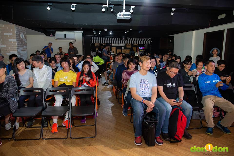 座無虛席的座談會,跟著動一動一起感動