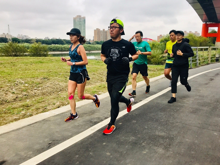 理解運動員與市民跑者的訓練門檻,並感受到市民跑者的努力