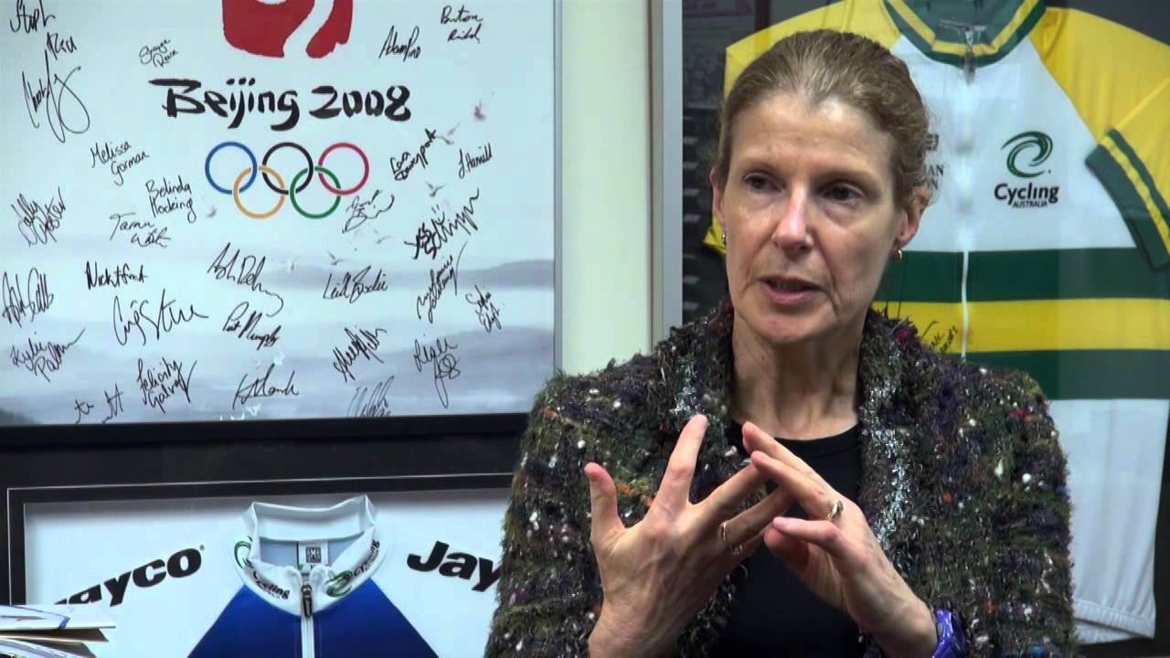 根據Louise Burke的說法,無論是在耐力訓練或是重量訓練後的24小時內都必須攝取蛋白質