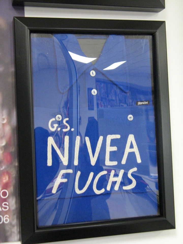 Nivea-Fuchs是史上第一支「非自行車產業」的贊助車隊(1954-1956),這在自行車競賽歷史上是非常重要的一大步