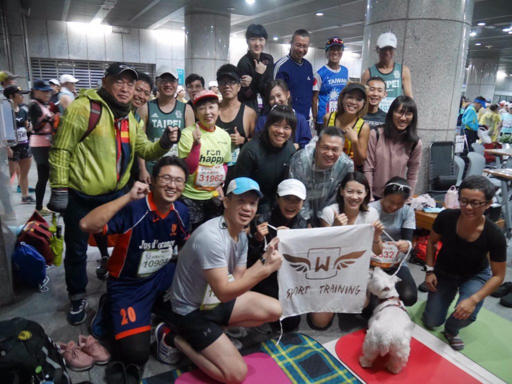小偉親自到比賽場,為跑班學生支持與鼓勵。