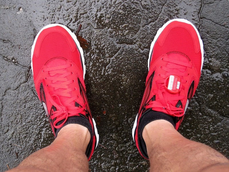2012年參加「東京明治神宮外苑24小時超馬賽」,穿上SKECHERS GORUN。