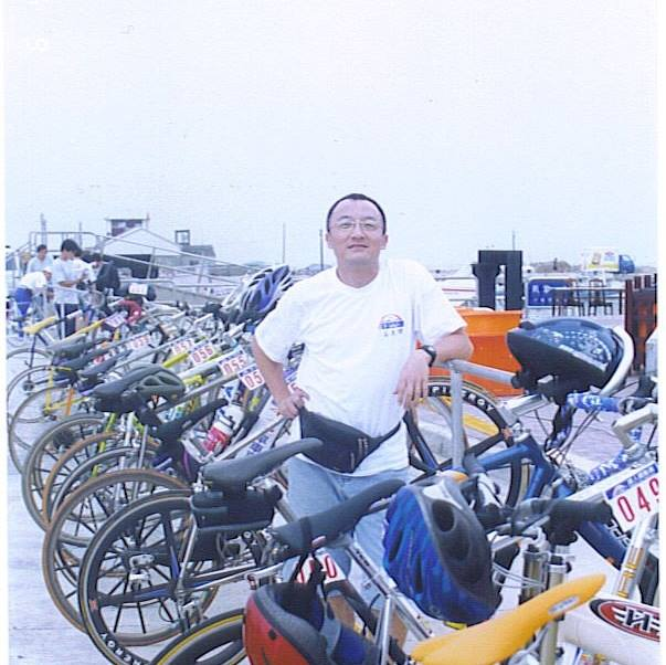 1999年孟亞輝首次完成個人的初鐵-澎湖鐵人三項賽。
