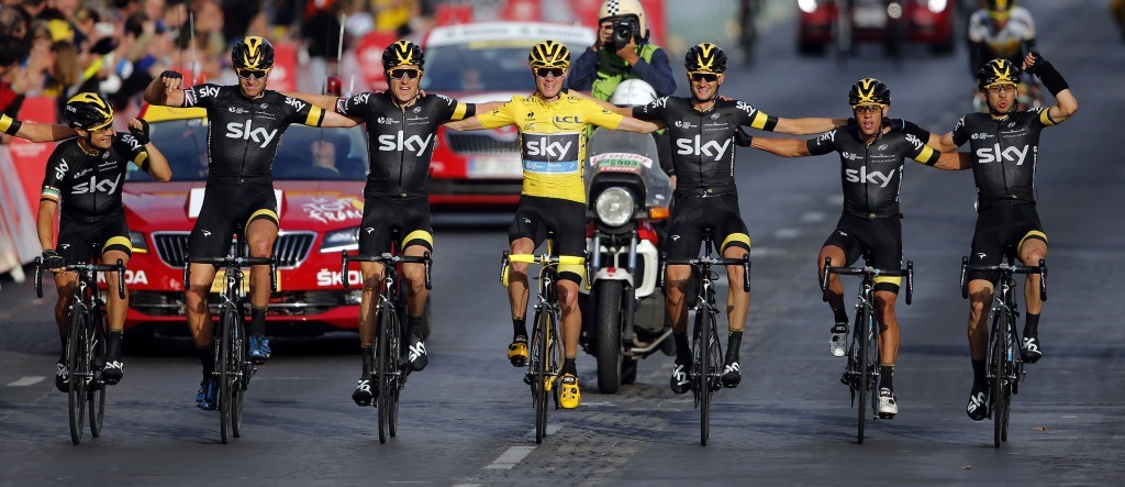 2015 年環法賽,團隊的通力合作成就 Chris Froome 的第二座環法冠軍(圖片來源:PBS NEWS)