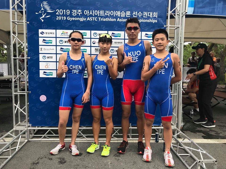 由左至右為U15少年女子組陳胤柔、陳均妤;U15少年男子組郭承緯、林旻澤。圖片來源:魏振展。
