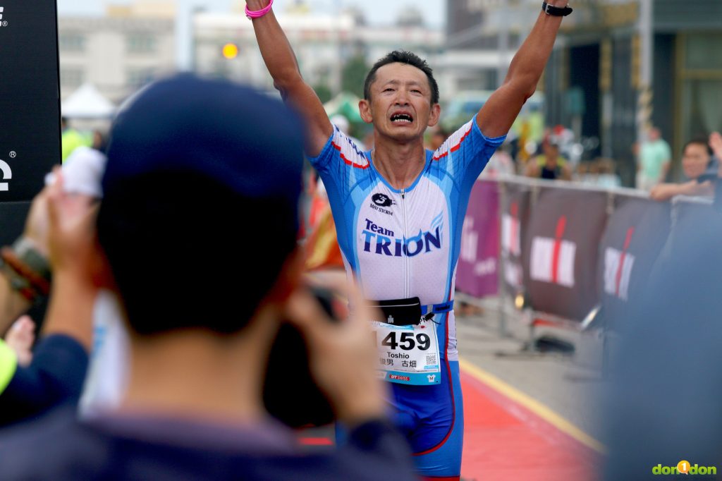 日本選手古畑俊男以破PB20分鐘的時間,完成IRONMAN TAIWAN。
