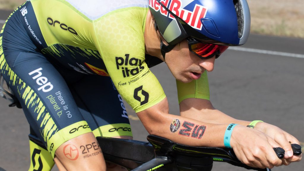 Sebastian Kienle 以4:15:06完成在單車項目。圖片來源。Photo: Brad Kaminski。