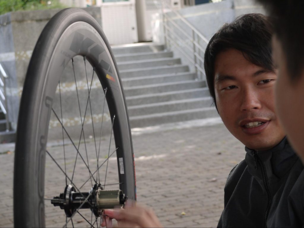 回到家鄉任教於林園高中,帶領林園自由車隊,黃晉隆教練承先啟後,接下自行車選手培訓重任。(圖片來源:KAVULUNGAN Cycling)