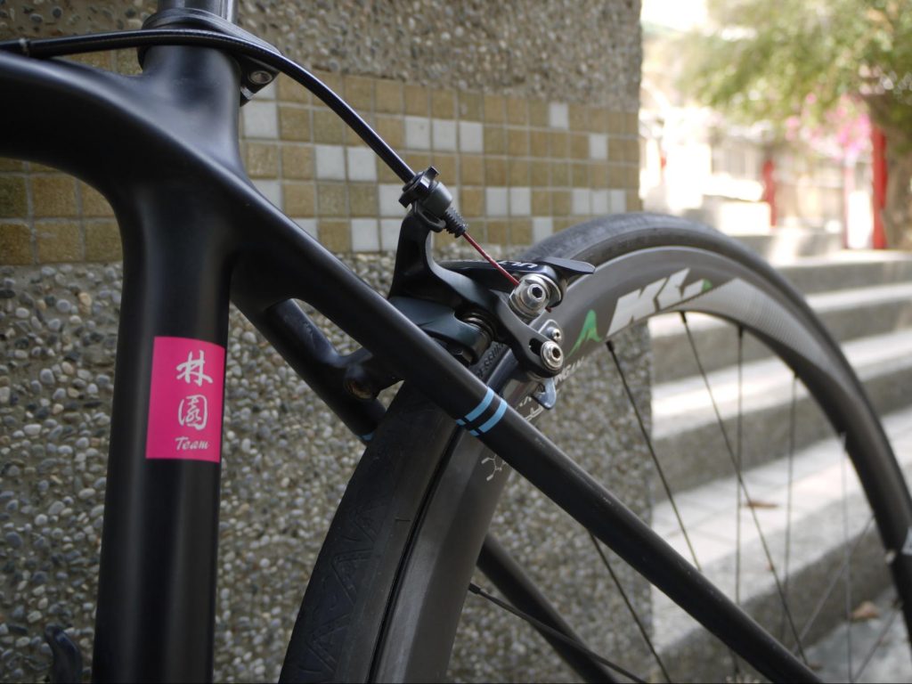 同樣出生南臺灣,KAVULUNGAN Cycling 與林園自由車隊建立合作關係,支援臺灣青年選手訓練、賽事裝備。(圖片來源:KAVULUNGAN Cycling)