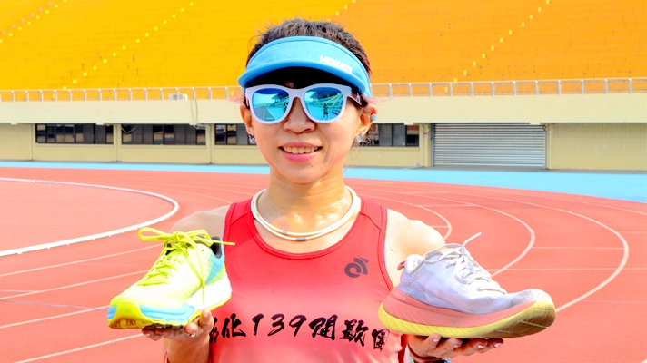 HOKA ONE ONE 碳纖跑鞋有兩雙 許靜怡跑給你看哪雙快