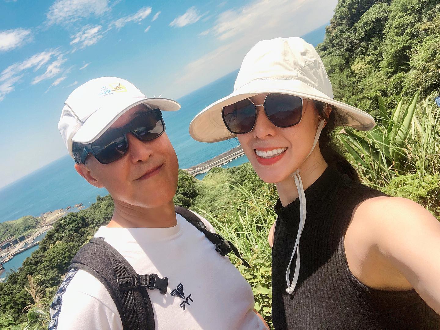 詹瑩與父親感情甚好,時常相約爬山、運動(圖片來源:李詹瑩 Joy Lee FaceBook)