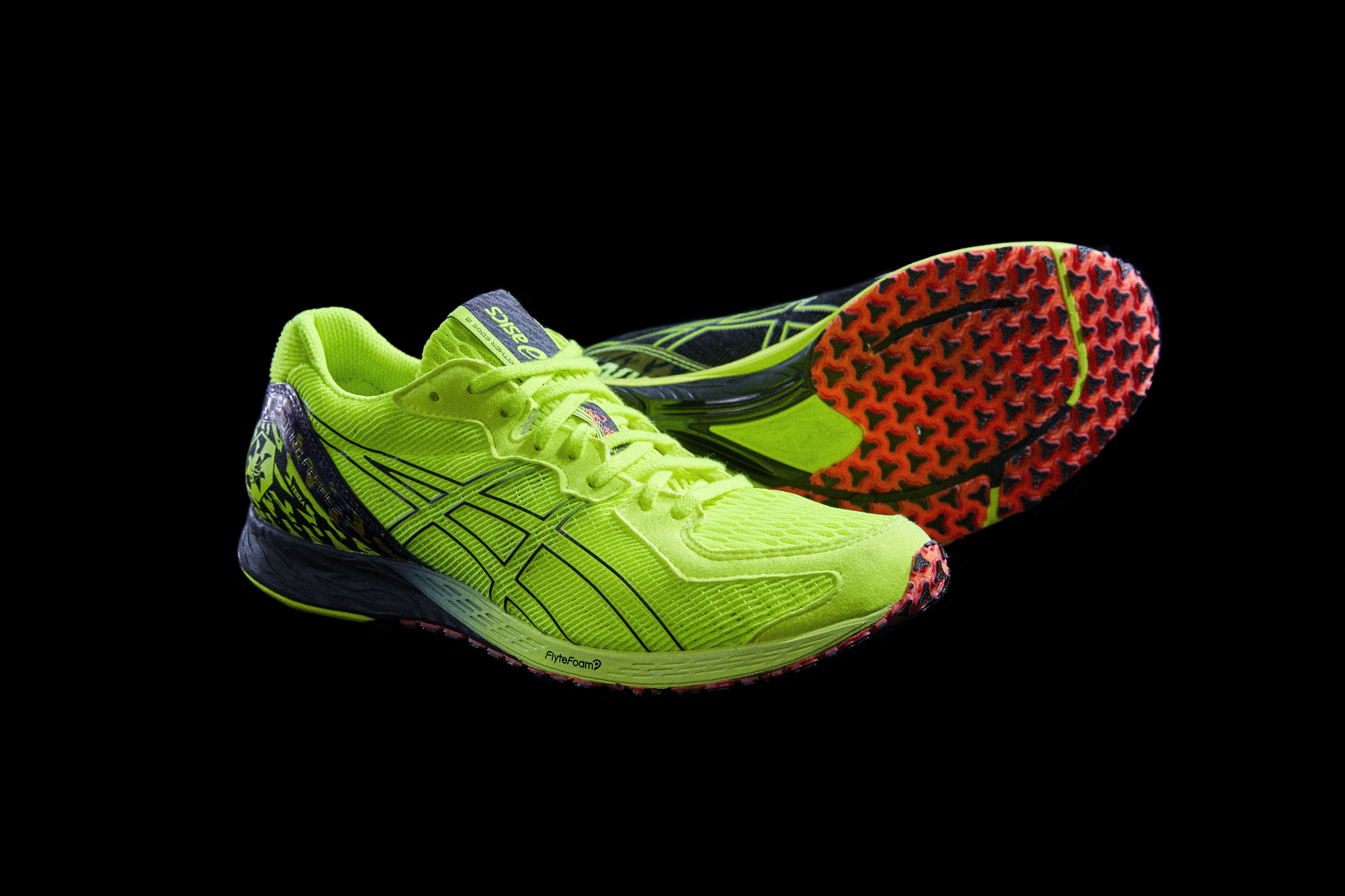 ASICS同步推出全新TENKA 點火天下系列，TARTHEREDGE 2搭載FLYTEFOAM PROPEL回彈大底提升能量轉換效果。