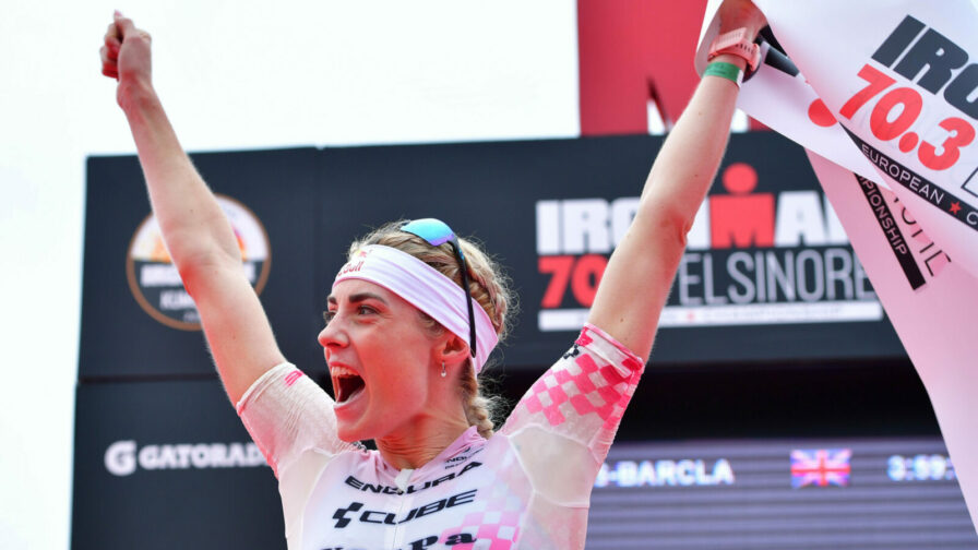 Lucy Charles-Barclay 以 3 小時 59 分 57 秒「破四」贏得 2021 IRONMAN 70.3 歐洲錦標賽冠軍!圖片來源。