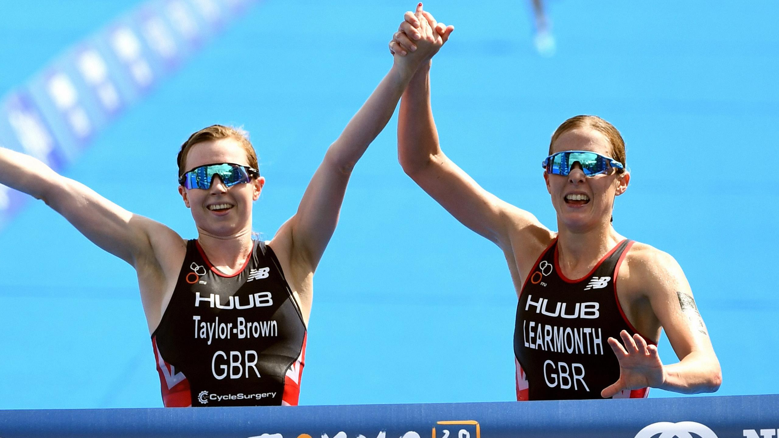 英國鐵人三項選手 Taylor-Brown 和 Learmonth 因為一個牽手,引發全球鐵人三項規則爭議。圖片來源。