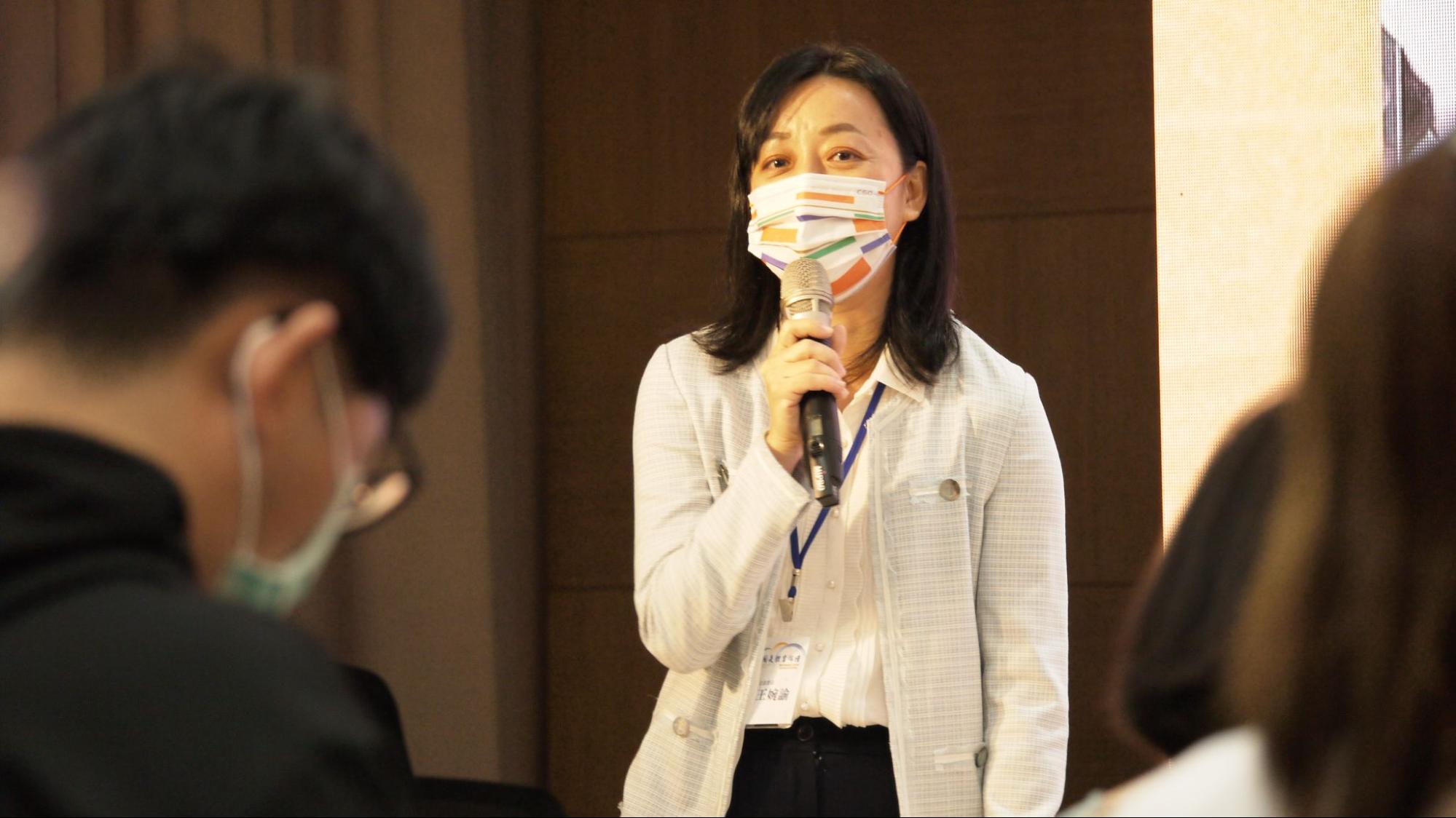 王婉諭就勞動權益、青年就業角度提出運動員契約制度的運作概念。(照片來源:SUPERACE/ 5AM Workout Studio)
