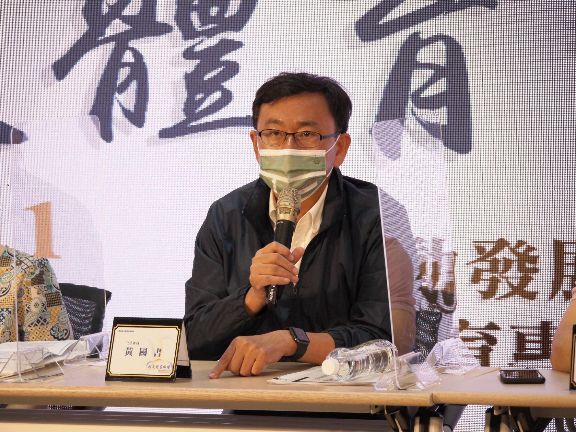 立委黃國書長年致力於體育法規立法、修法作業。尤其針對協會改革不遺餘力。(照片來源:SUPERACE/ 5AM Workout Studio)