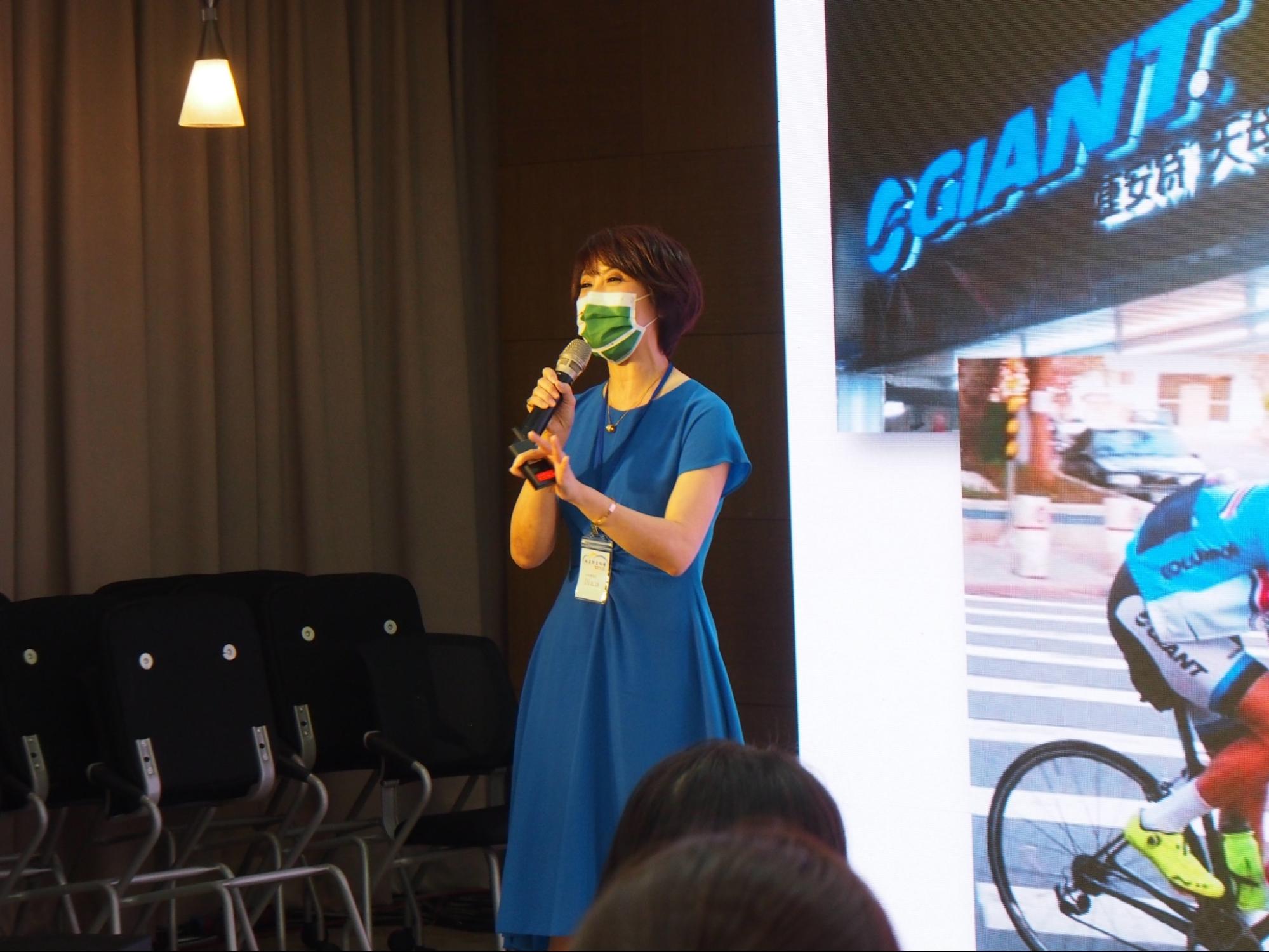 作為運動選手的家長,Diana 分享自行車選手杜志濠再成為運動選手一路上的甘苦談。(照片來源:SUPERACE/ 5AM Workout Studio)