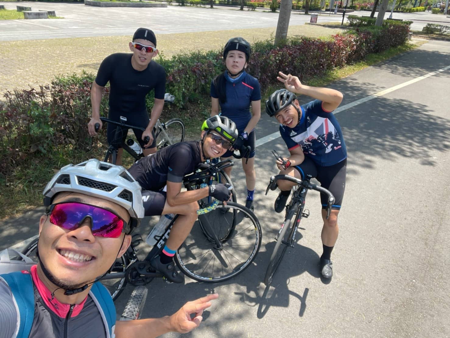 Sammy與他在迪卡儂中和店時的上班&騎車好夥伴(圖片來源:Sammy)