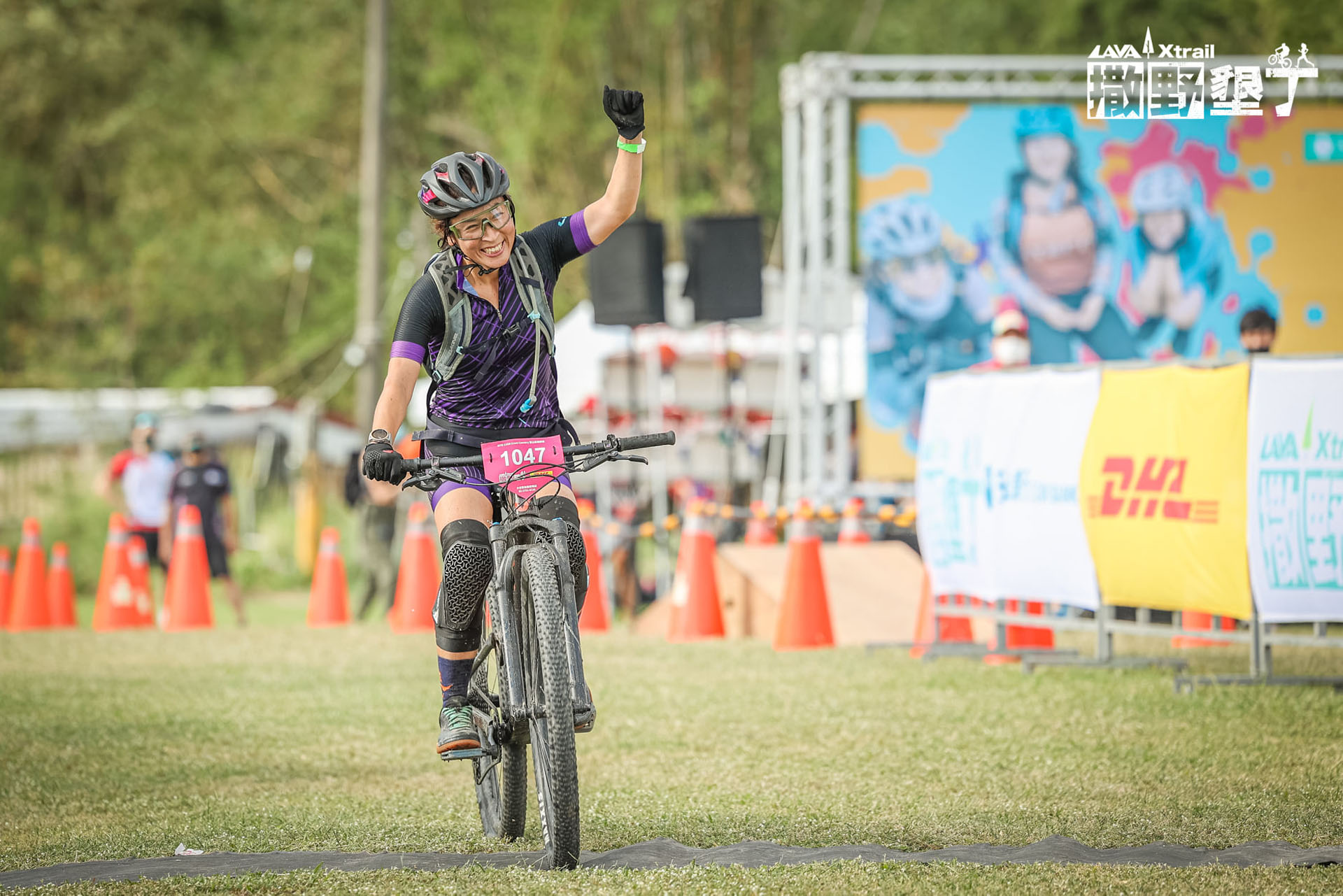 Cross Country 登山車越野賽 11 公里,女子組亞軍,哈鐵人周驊(1047)。圖片來源:LAVA台灣鐵人三項公司