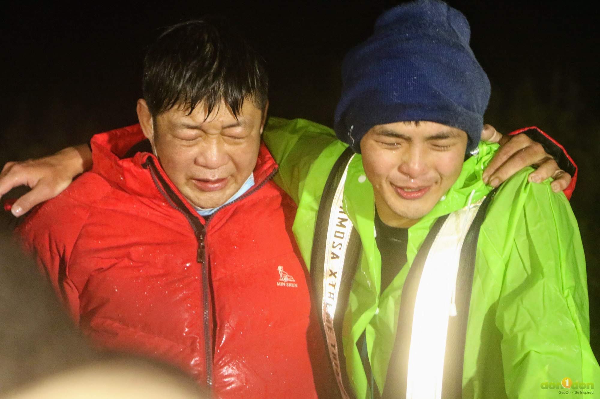 吳承泰的父親也跟著他來到山頂,「年輕不要留白,有甚麼夢想就努力去實踐。」