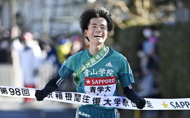 青山學院大 1 年生 若林宏樹。幫助青山學院大以總時間 5 小時 22 分 07 秒的成績,相隔 2 年再次在往路制霸!圖片來源