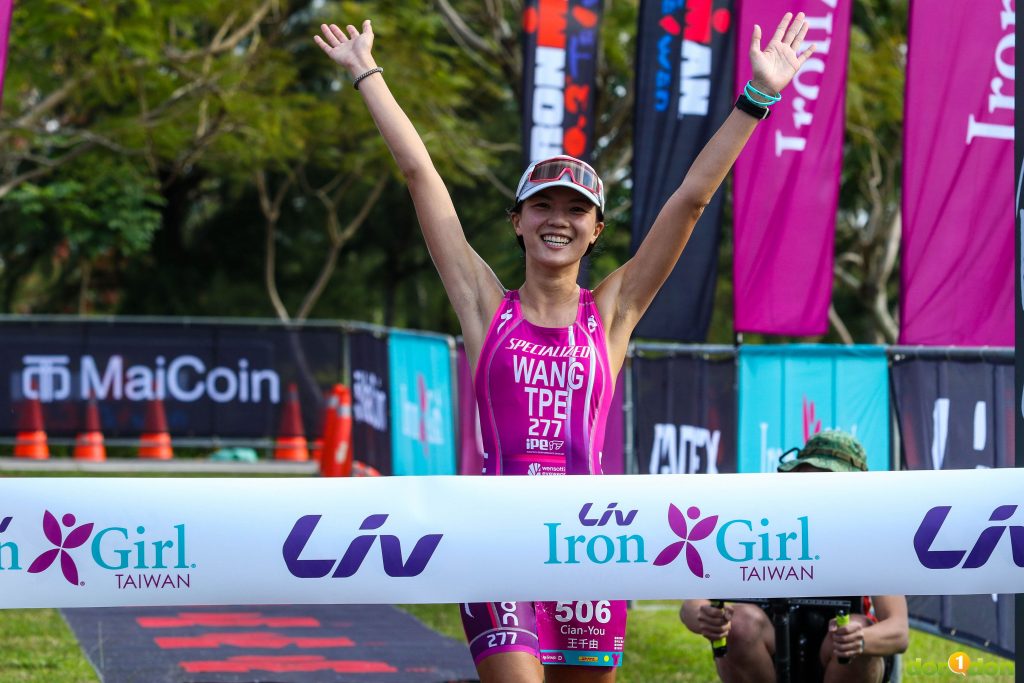 高雄 277 車店的王千由以 02:29:02 的成績拿下 Liv Iron Girl 台東國際女子鐵人賽冠軍。